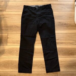 Men's Banana Republic Factory Aiden Chino Pants in black